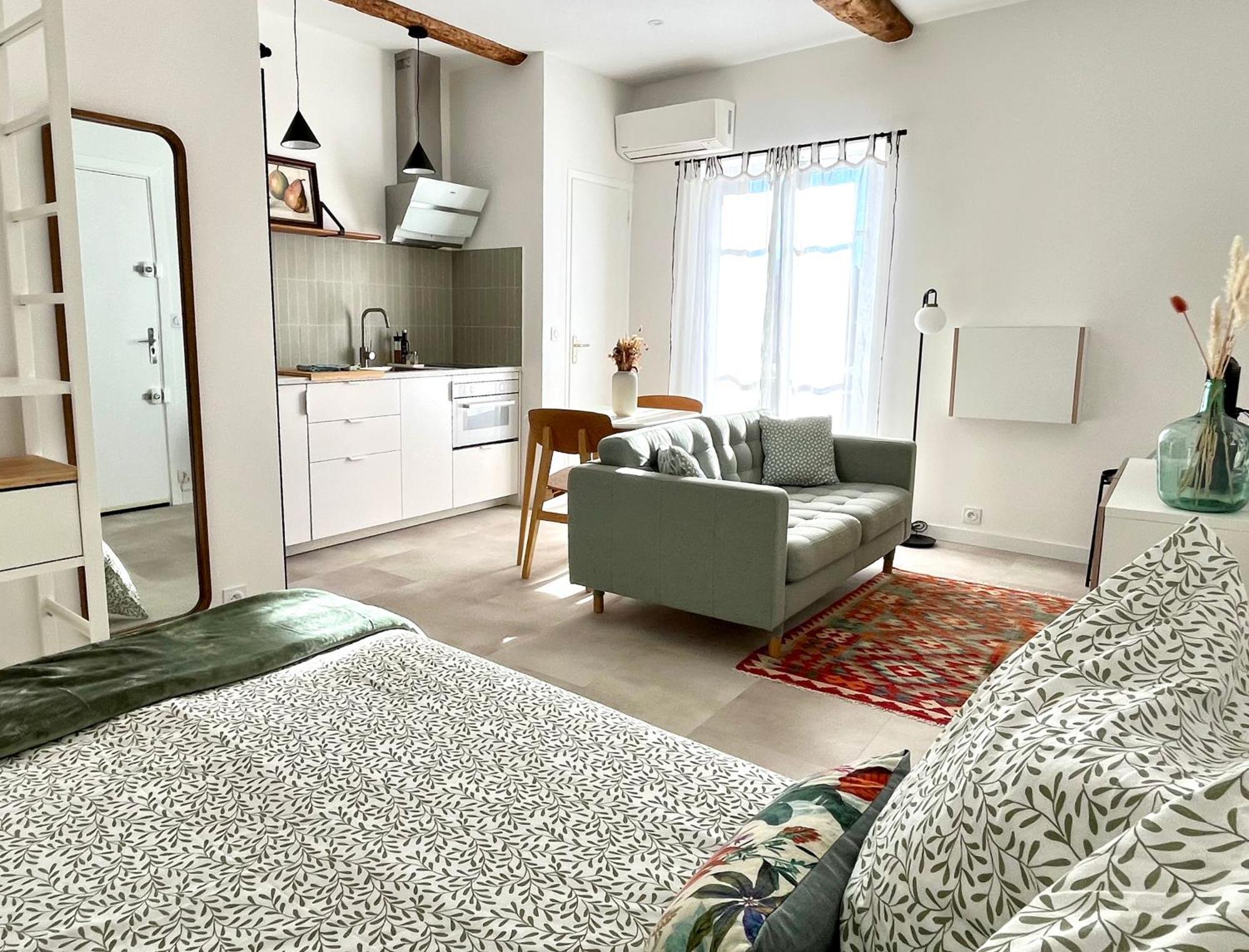 Appartement La Maison Du Douanier. Un Balcon Au Soleil Antibes